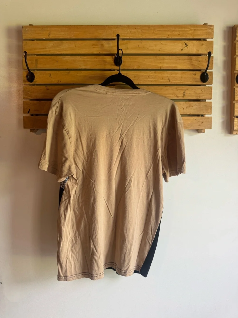 💗5 for $25💗 GUESS Men’s Beige, Black & Gray Colorblock Plaid Short Sleeve Tee - Picture 5 of 6